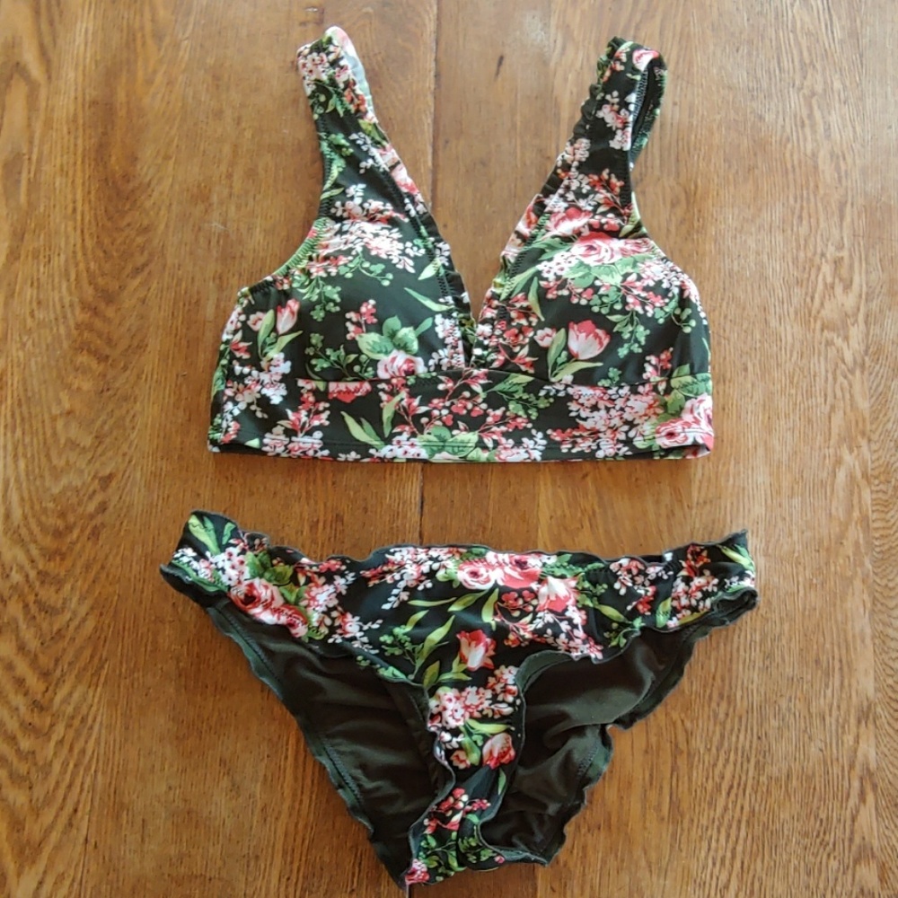 Mossimo 2 piece, like new condition